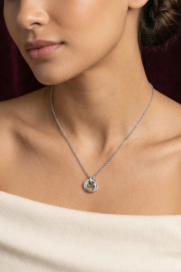 Elegant Interlocking Circle Diamond Pendant Necklace – Modern Silver Minimalist Necklace