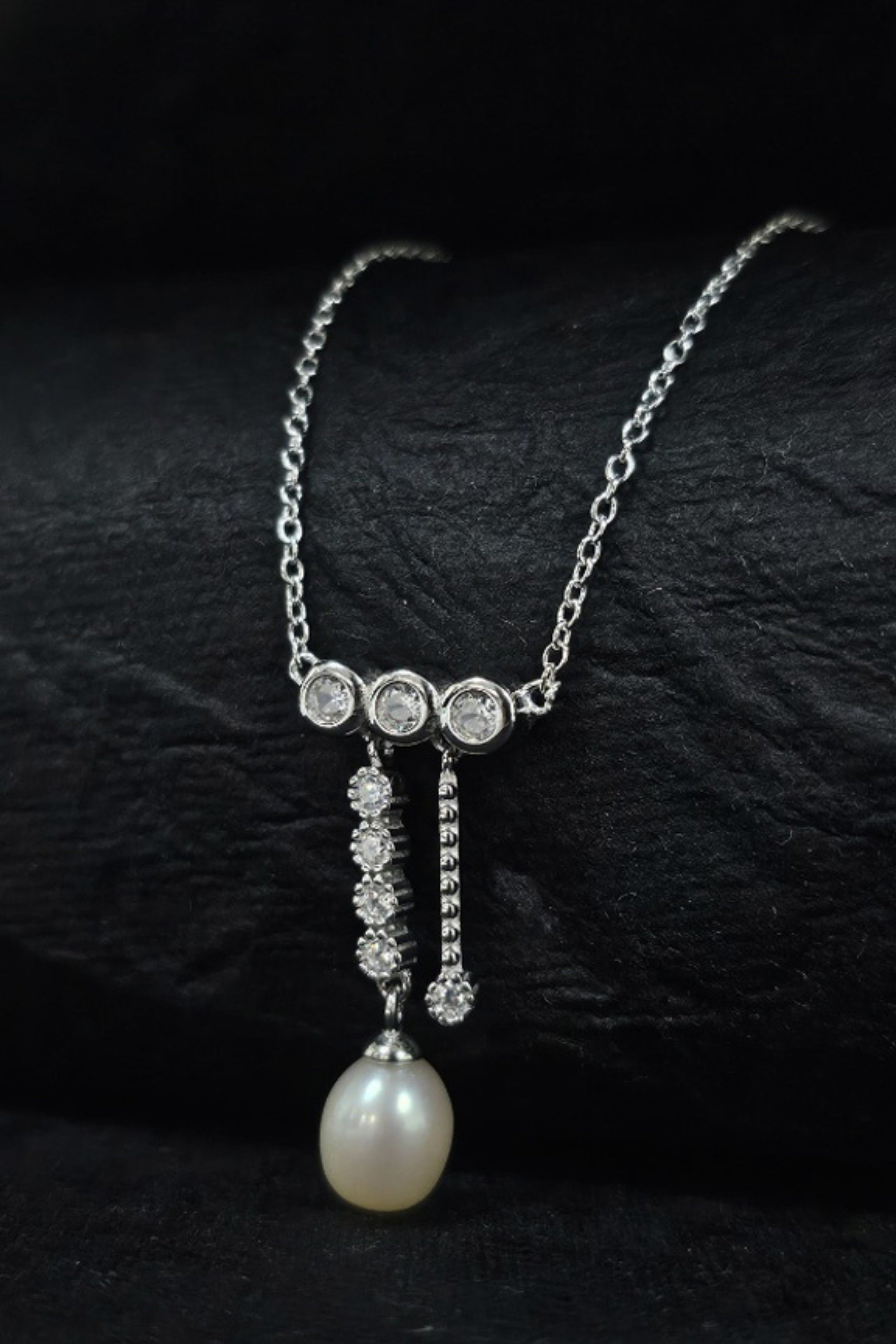 Elegant Pearl Drop Crystal Necklace – Silver Pendant Necklace for Women