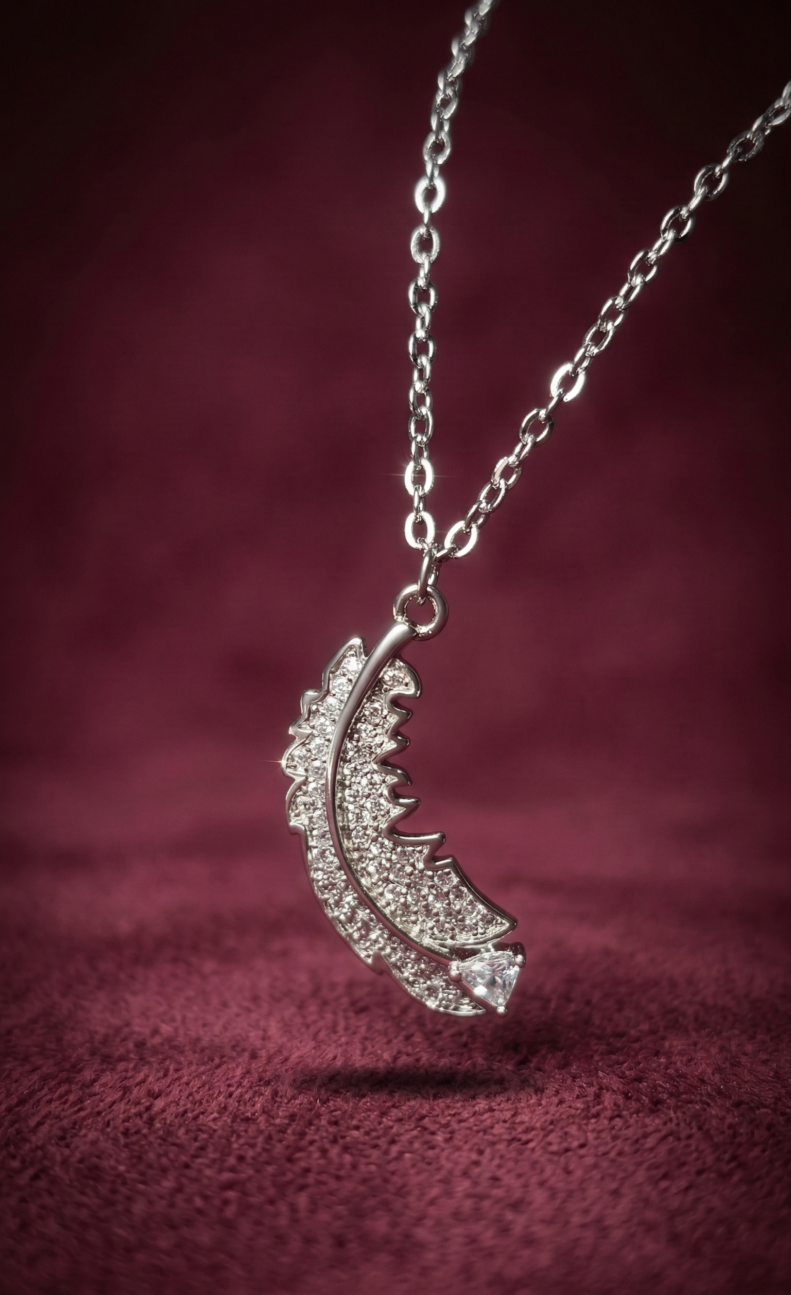 Elegant Crystal Feather Pendant Necklace – Silver Sparkling Feather Jewelry for Women
