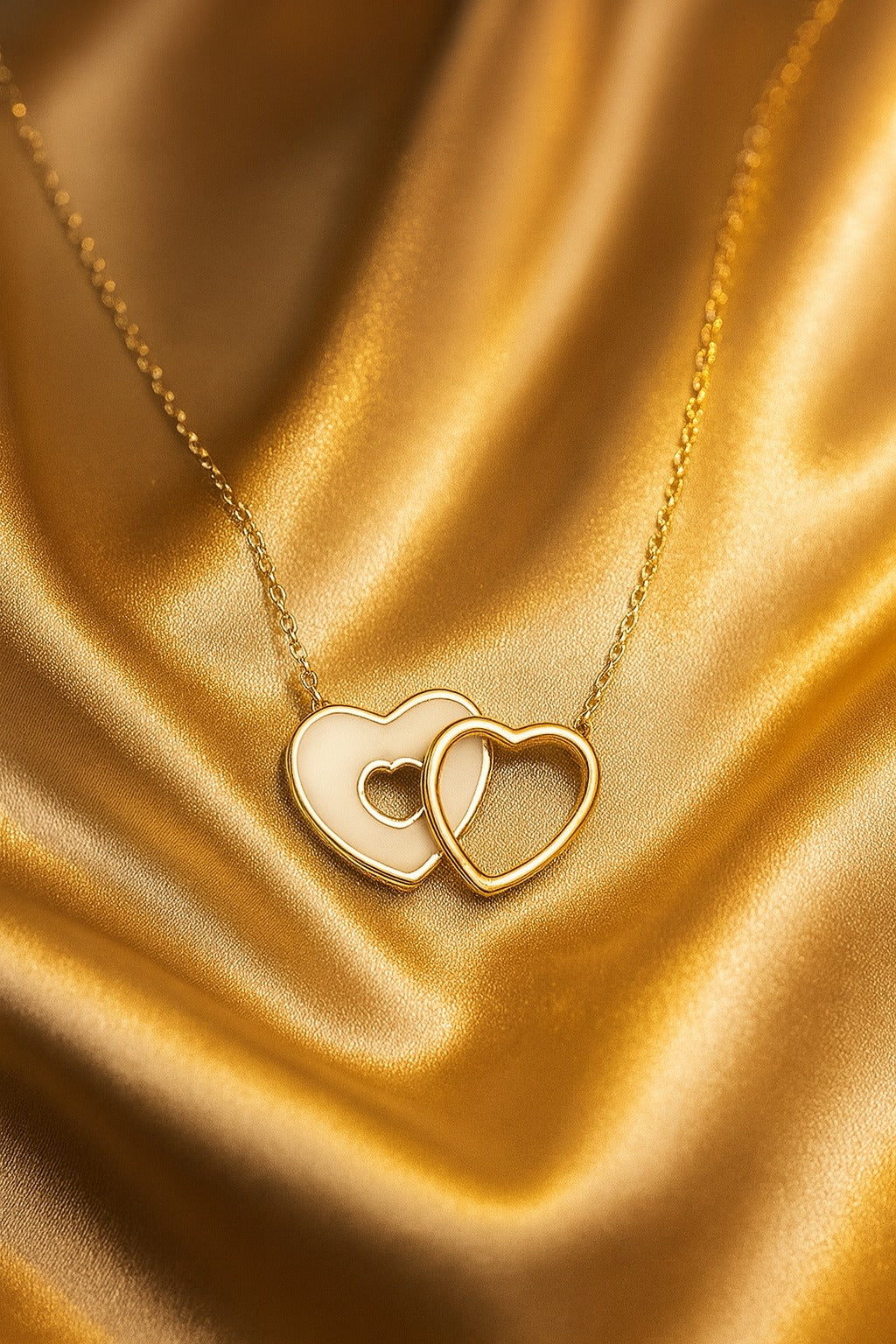 “Elegant Silver Chain with Dual Interlocking Heart Pendant”